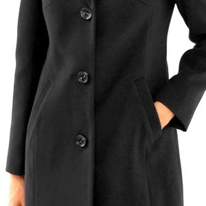 Warm and elegant coat by Larry Levine in good condition size 10P